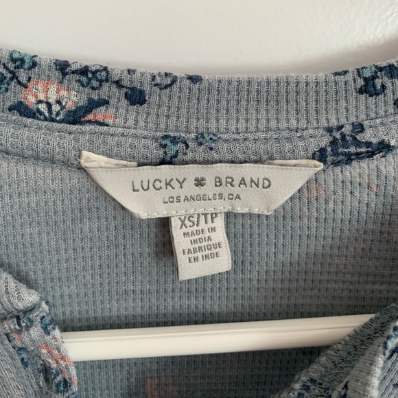 lucky brand women’s paisley henley top - Picture 2 of 3